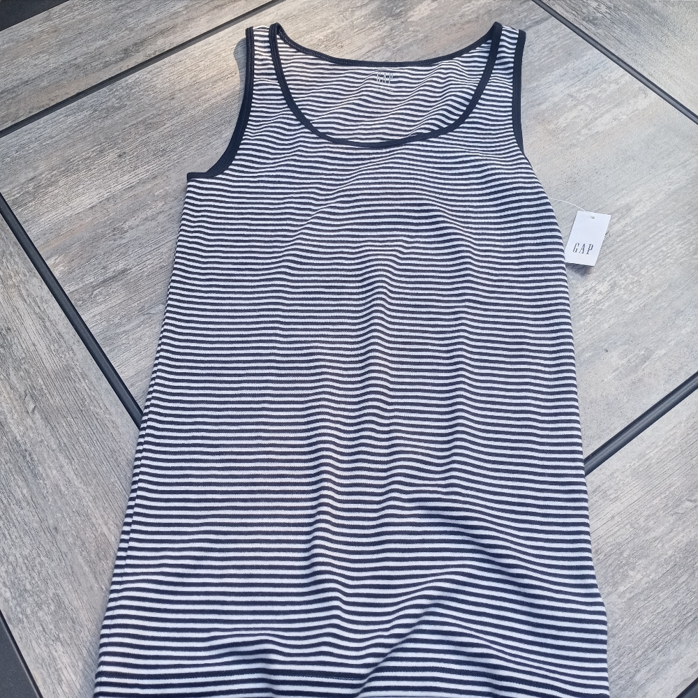 NWT Gap Modern Tank